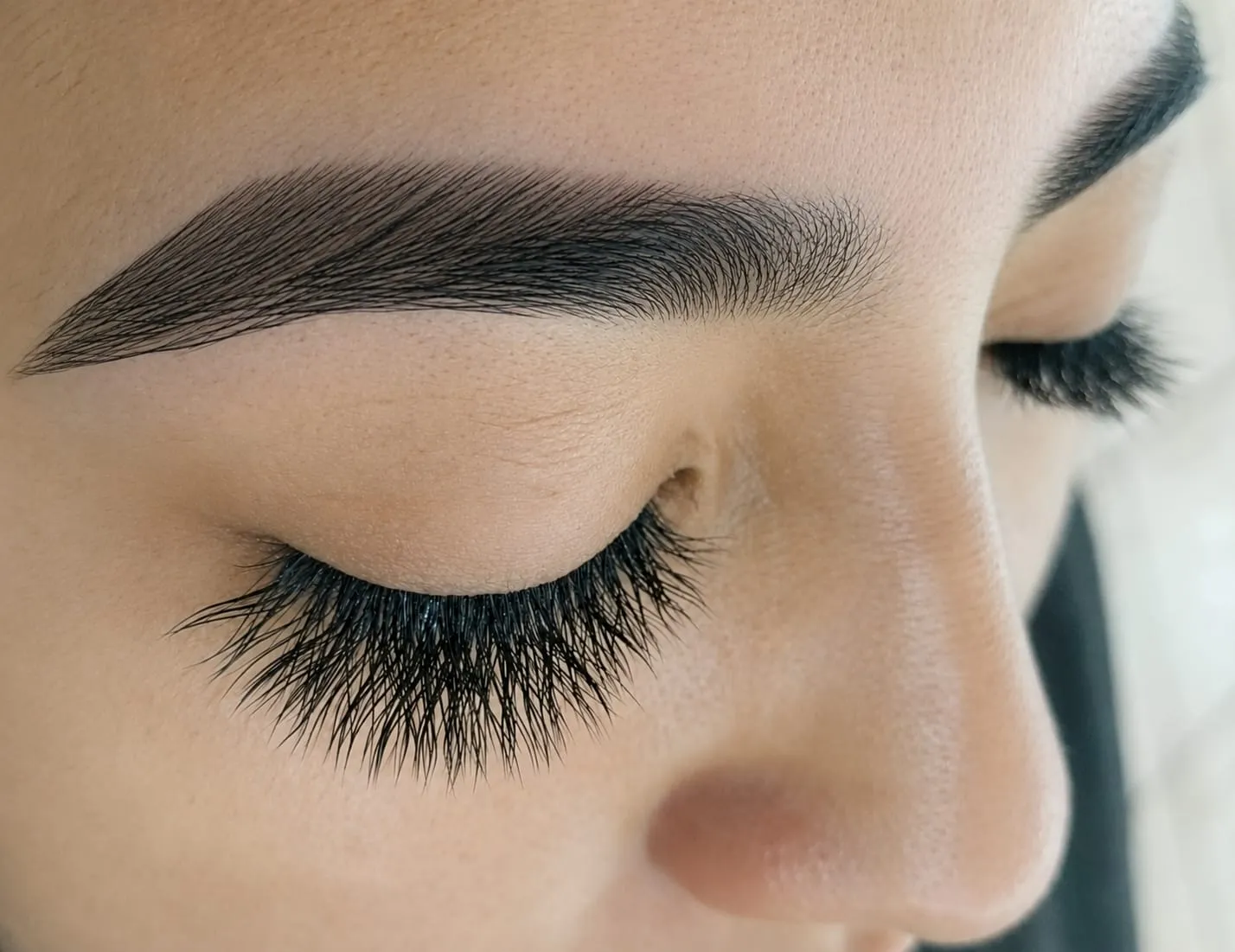Extensiones de pestañas estilo foxy eyes